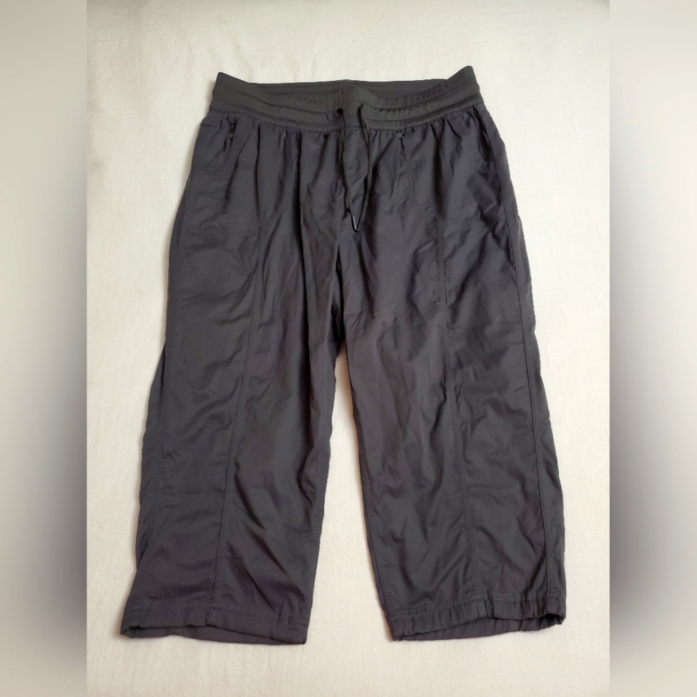 The North Face Women's Gray Aphrodite Capri Pants, Active Quick-dry